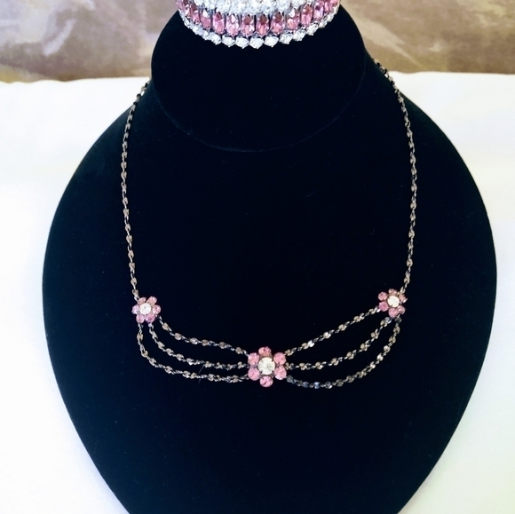 𝅺PINK and clear crystal flowered choker with matching bracelet
